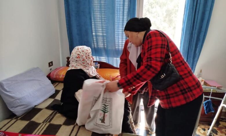 الاحتفالات بعيد الأم.. "رئيسة المجلس القومي للطفولة والأمومة" تكرم السيدة "شريهان عثمان" بطلة الأمومة بواقعة أسيوط تخليدا لذكراها وعدد من الموظفات بالمجلس 1 FB IMG 1742575692403
