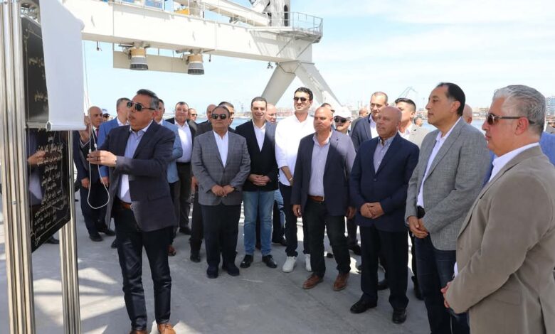 رئيس الوزراء يشهد إفتتاح محطة الصب الجاف "أقماح" بميناء غرب بورسعيد.. بطاقة تخزينية 100 ألف طن 1 IMG 20250510 WA0056