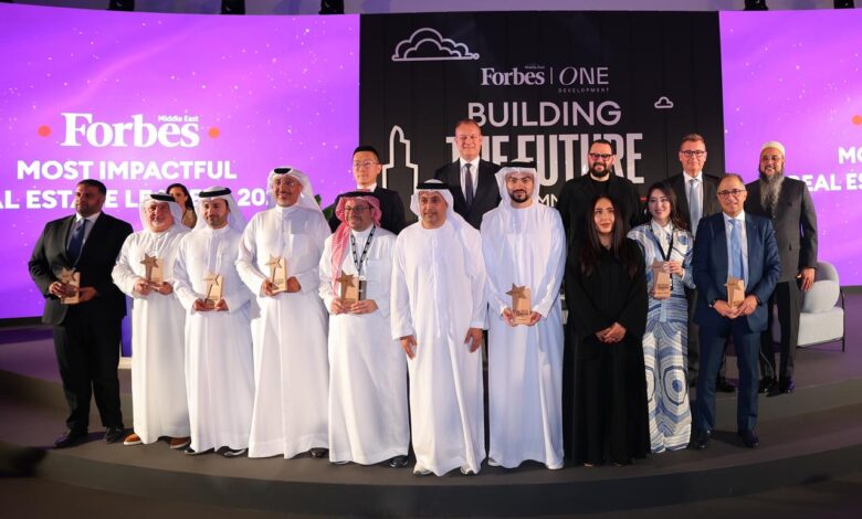 قمة فوربس الشرق الأوسط "بناء المستقبل" تنطلق في أبوظبي ..بالشراكة مع وزارة الطاقة والبنية التحتية ودائرة البلديات والنقل* *موحّدةً الجهود نحو مستقبل حضري أكثر ذكاءً واستدامة 1 IMG 20250527 WA0022