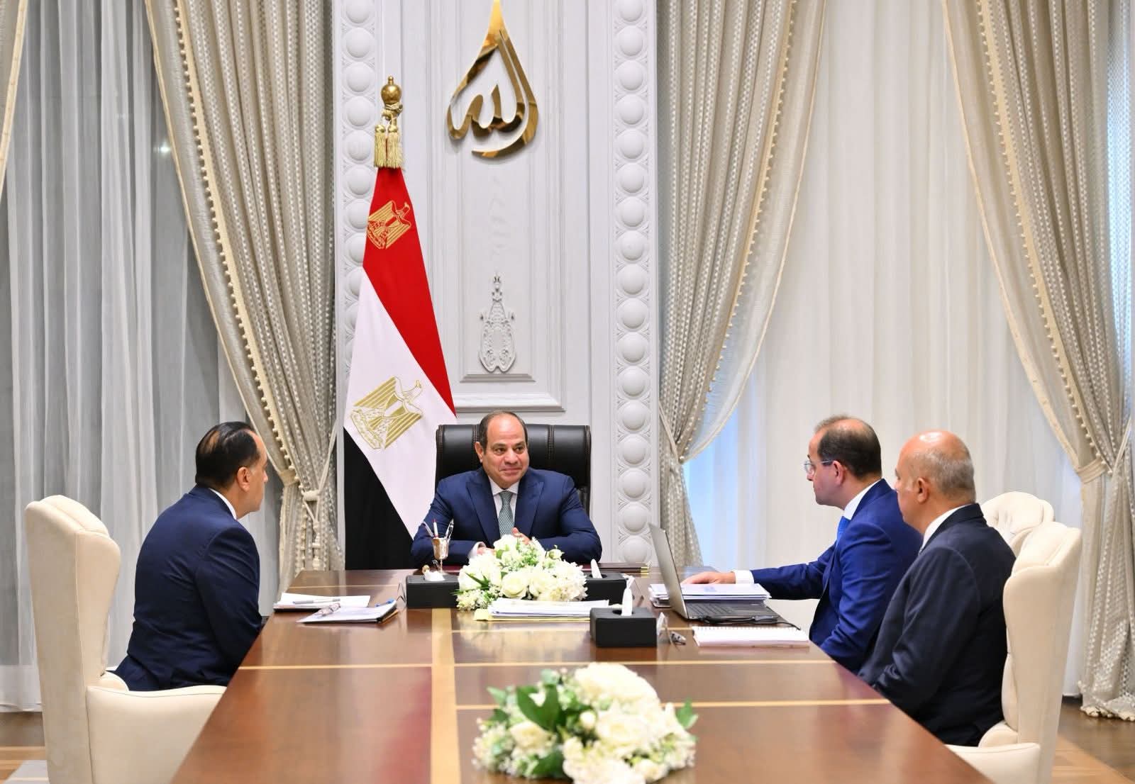 الرئيس عبد الفتاح السيسي يجتمع اليوم مع د.مصطفى مدبولي رئيس الوزراء و أحمد كجوك وزير المالية