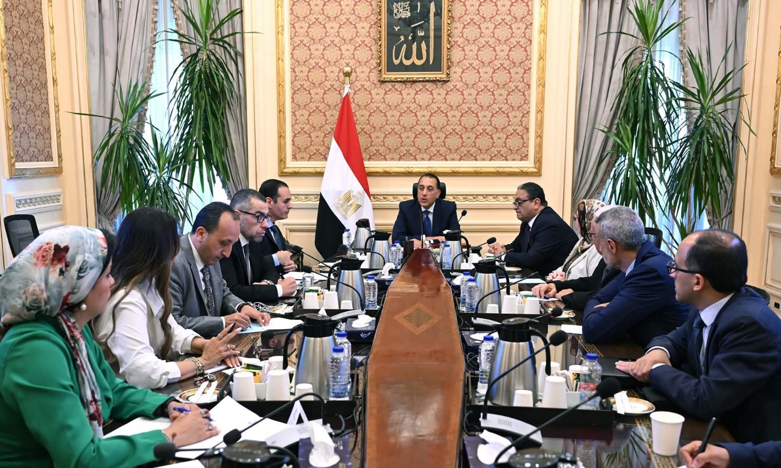 تفاصيل لقاء رئيس الوزراء بـ أعضاء اللجنة الإستشارية للإقتصاد الكلي